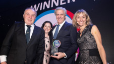 (L-R) Skretting’s Trygve Berg Lea, presenter Laura Timlin,
director, Carbon Trust Business Services, Nutreco’s Jose Villalon and compere Michaela Strachan